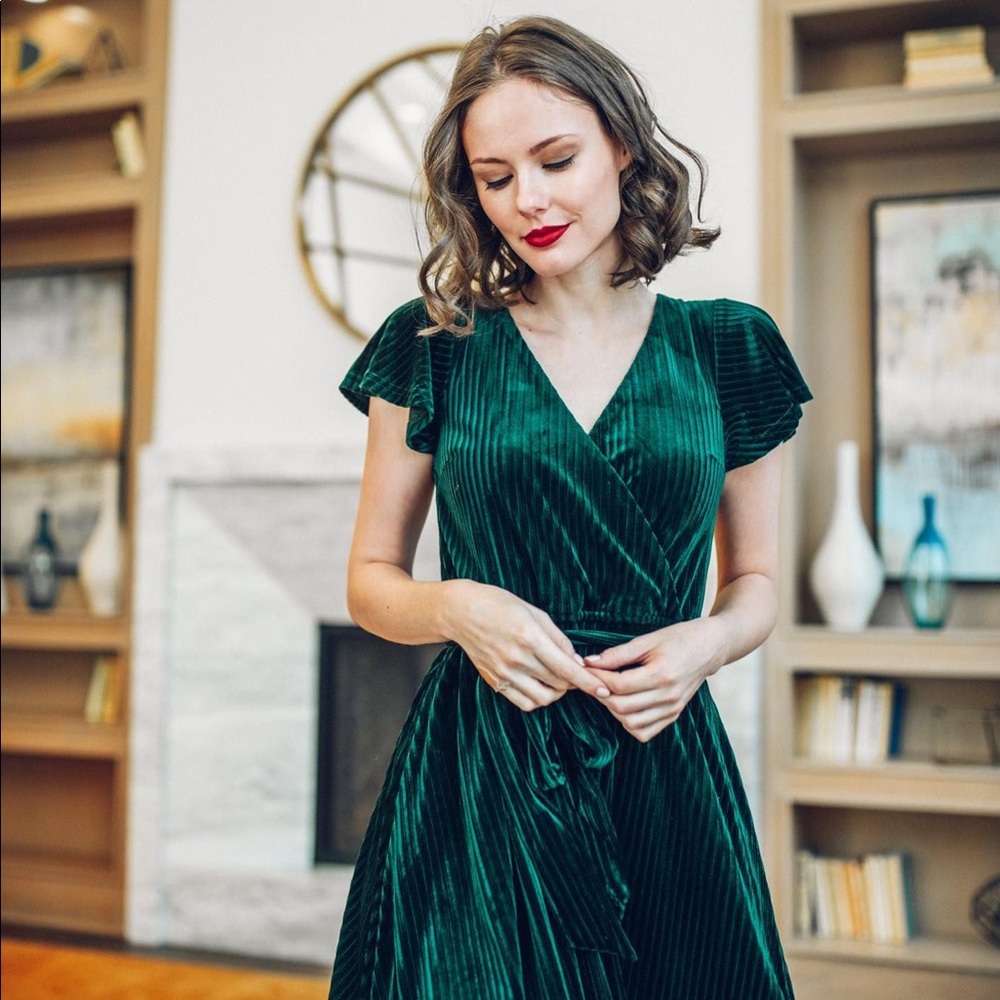 ModCloth Timeless Embrace Green Velvet Midi Dress
